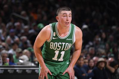 गेंद को नियंत्रित करने का एहसास ठंडा है! प्रिचर्ड ने 10 में से 2 शॉट पर केवल 8 अंक और 5 रिबाउंड बनाए।