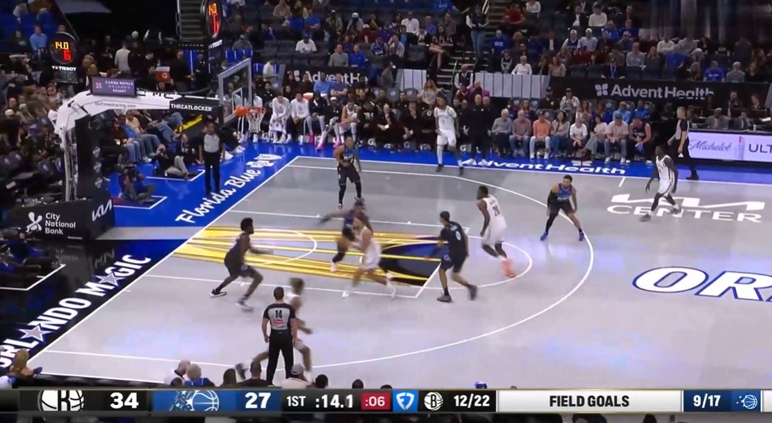 प्रतिस्पर्धी स्थिति अच्छी है! पोर्टर ने पहले क्वार्टर में 4 में से 8 शूटिंग पर 11 अंक और 6 सहायता अर्जित की।