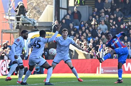 क्रिस्टल पैलेस बनाम मिलवॉल