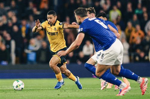 वोल्व्स बनाम एवर्टन