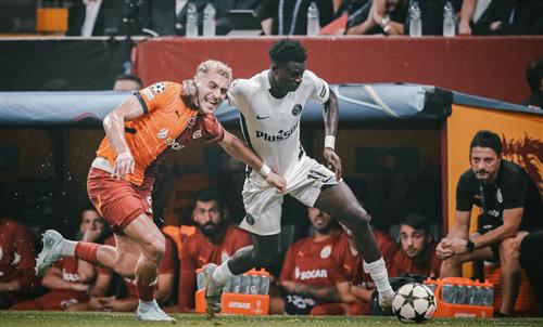 गलाटासराय बनाम युवा लड़के