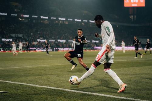 कोलोन बनाम आइंट्राच्ट फ्रैंकफर्ट