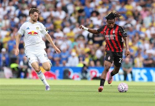 लीड्स यूनाइटेड बनाम एसी मिलान