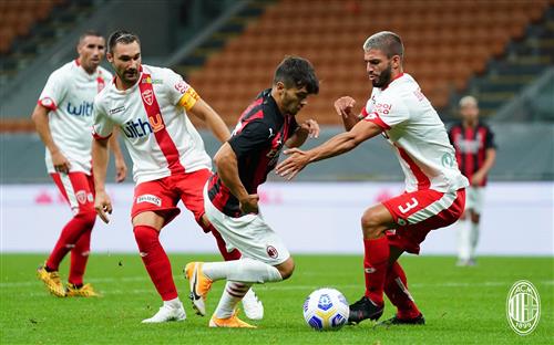 एसी मिलान बनाम मोंज़ा